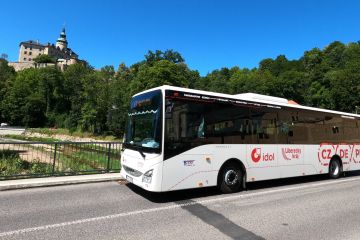J-Frýdlant - bus 691 pod zámkem