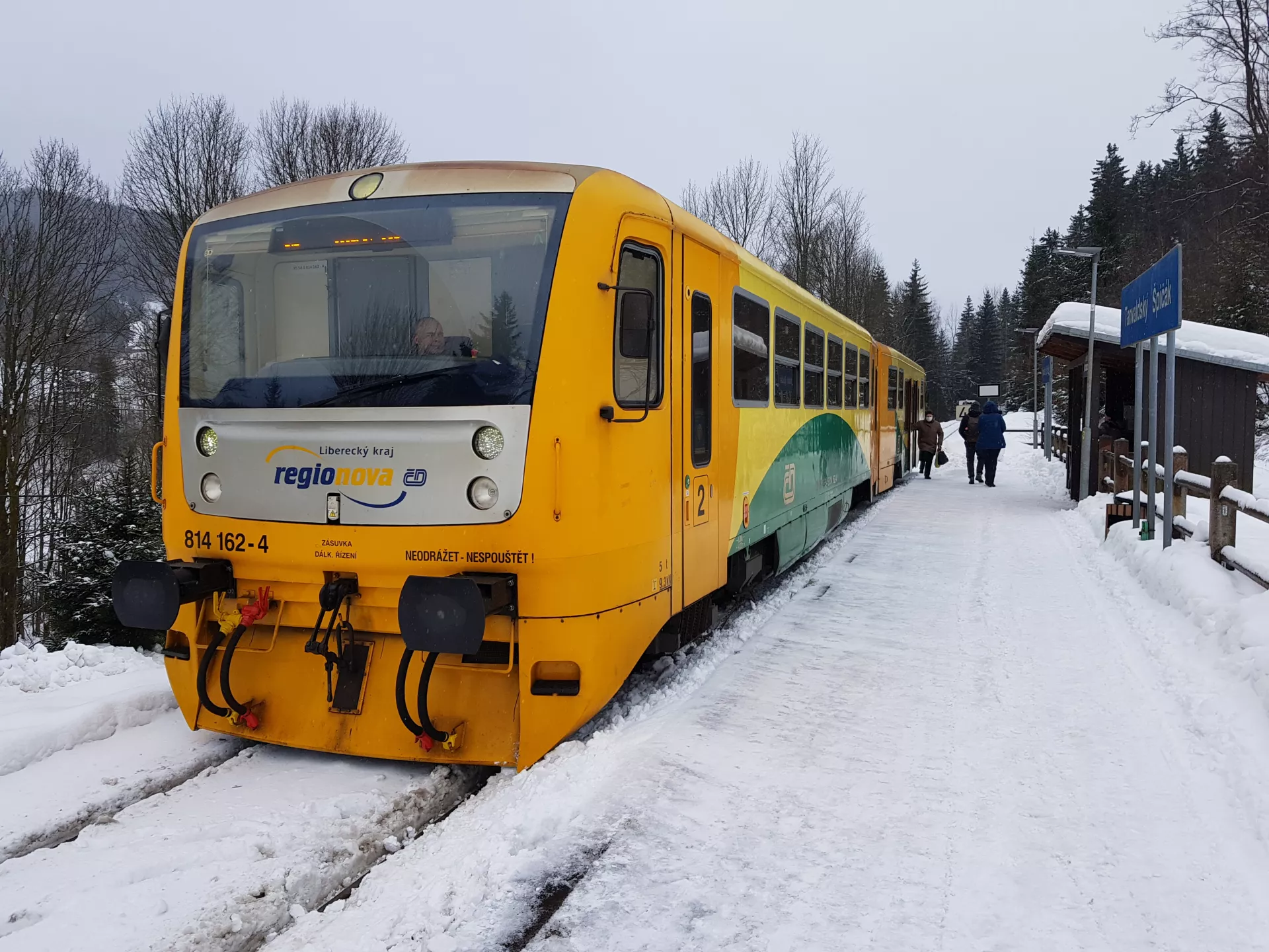 Za lyžovačkou na Tanvaldský Špičák vlakem i autobusem!