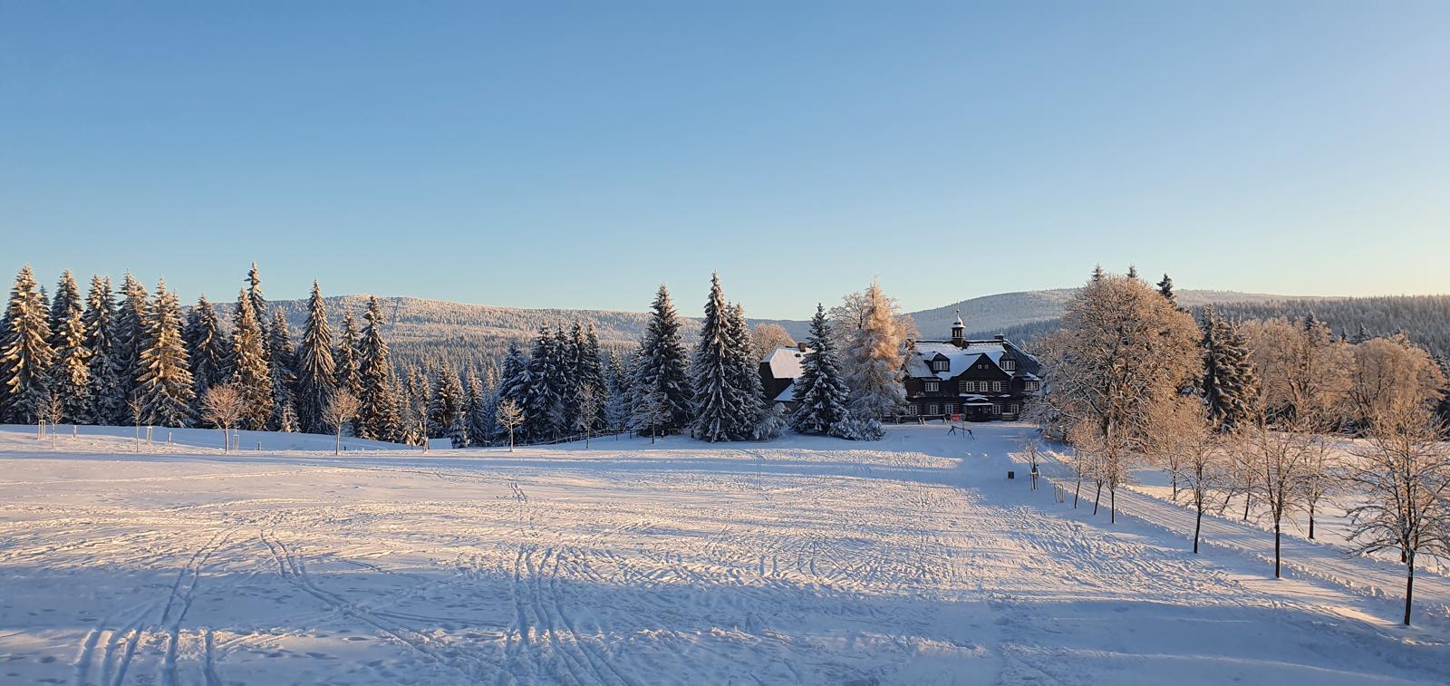 Na Jizerskou magistrálu autobusem, vlakem i MHD