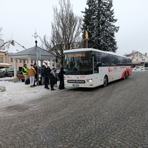 Milovníci zimních sportů mohou využít pravidelné nebo posílené linky.