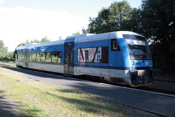 1280px-Bílý_Potok,_Stadler_840