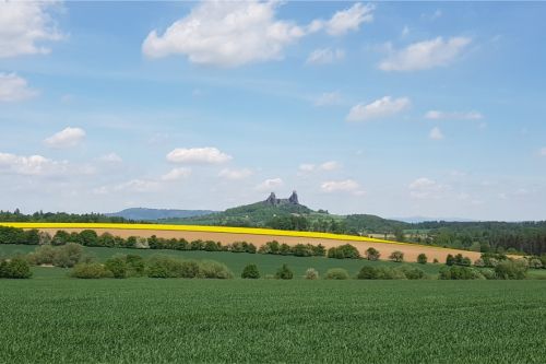 Hrady a zámky -  hlavní turistická sezóna je tady!