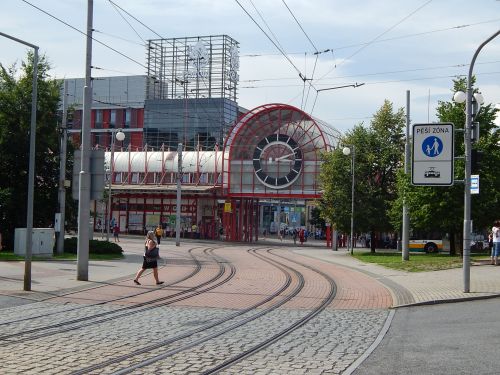 Sledujte aktualizované změny a omezení v MHD